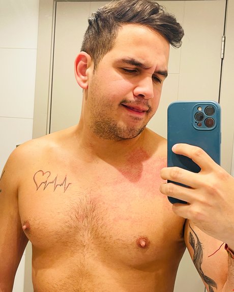 Foto desnuda filtrada de OnlyFans de Lkarlos