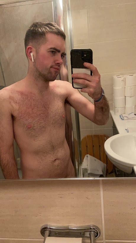 Foto desnuda filtrada de OnlyFans de Littlebadboy98