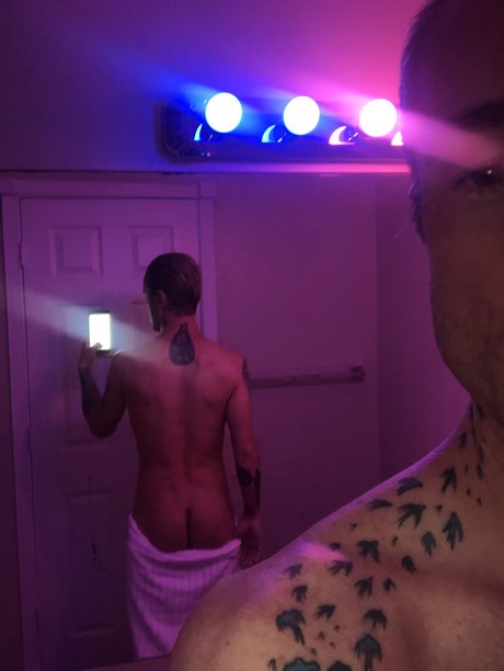 Foto desnuda filtrada de OnlyFans de Hardin Wolf