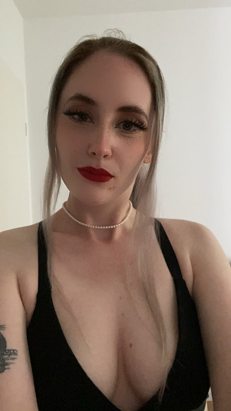 Foto desnuda filtrada de OnlyFans de Goddess Violette