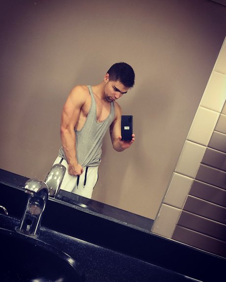 Foto desnuda filtrada de OnlyFans de Lukas