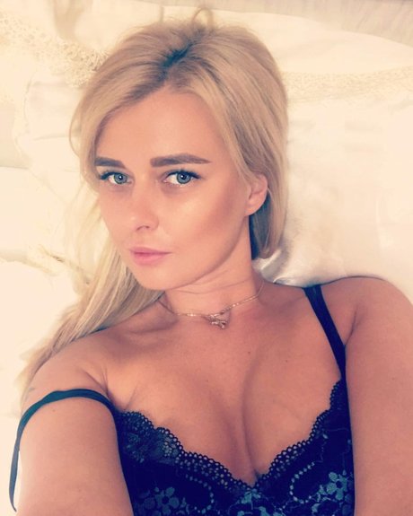 Hot Real Estate Blonde Agent 