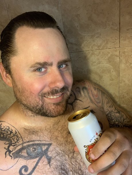 Foto desnuda filtrada de OnlyFans de Showerbeerscanada