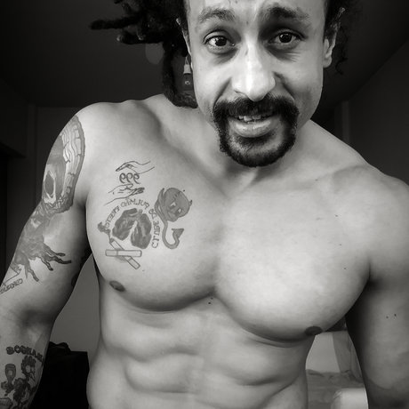 Foto desnuda filtrada de OnlyFans de Rasta Crazy