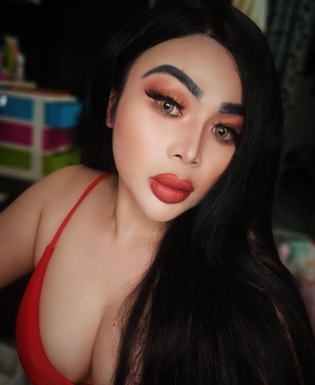 Foto desnuda filtrada de OnlyFans de Thai Booty Queen 