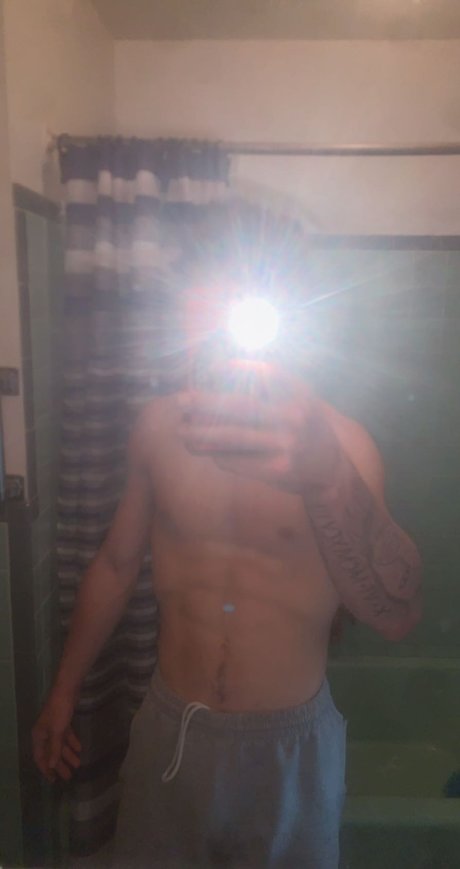 Foto desnuda filtrada de OnlyFans de Thatguynoah