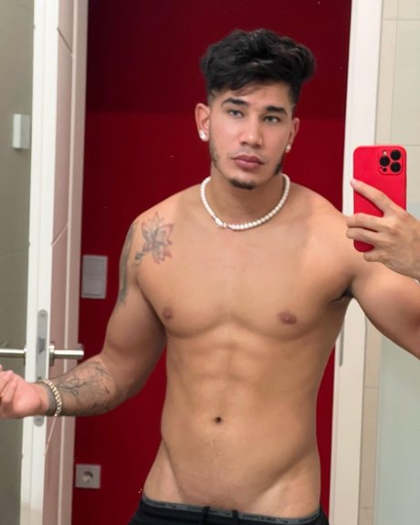 Foto desnuda filtrada de OnlyFans de Reno Boggi Vip 