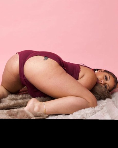 Foto desnuda filtrada de OnlyFans de Elle The Honey Bunny