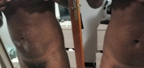 Foto desnuda filtrada de OnlyFans de Buscomamones