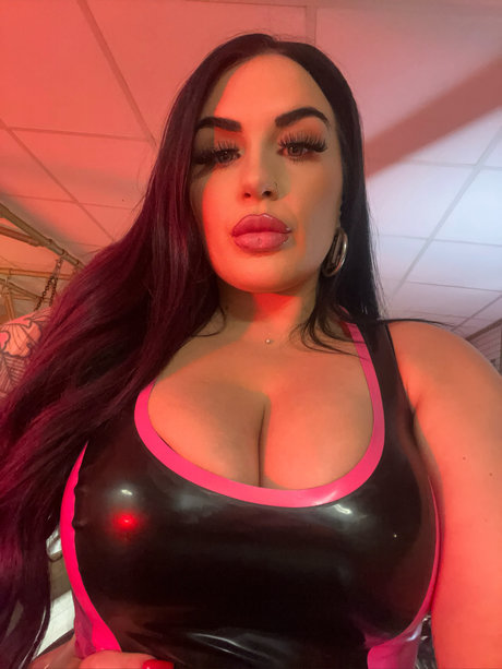 Goddess Taylor Hearts