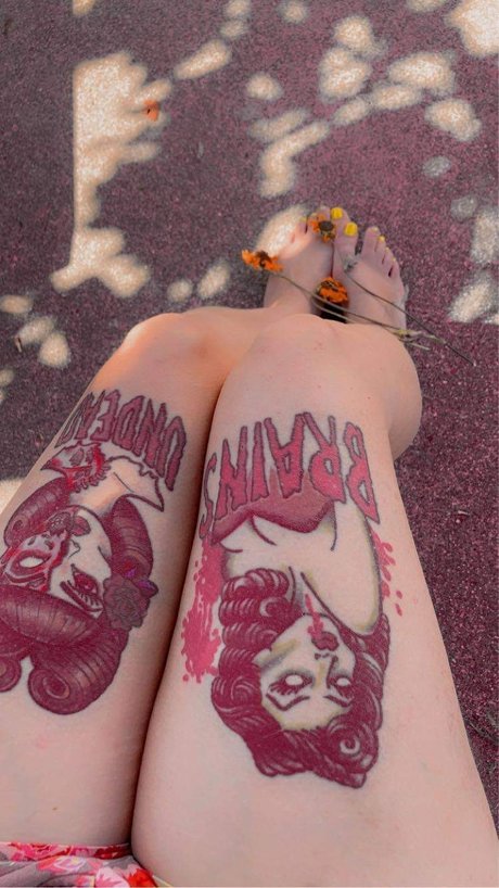 Foto desnuda filtrada de OnlyFans de Ophelia With The Cute Feet 