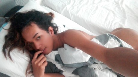 Foto desnuda filtrada de OnlyFans de Sexy Thai Ladyboy 