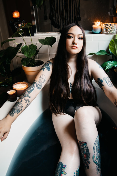Foto desnuda filtrada de OnlyFans de Spooky Babe