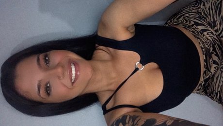 Foto desnuda filtrada de OnlyFans de L O L A   