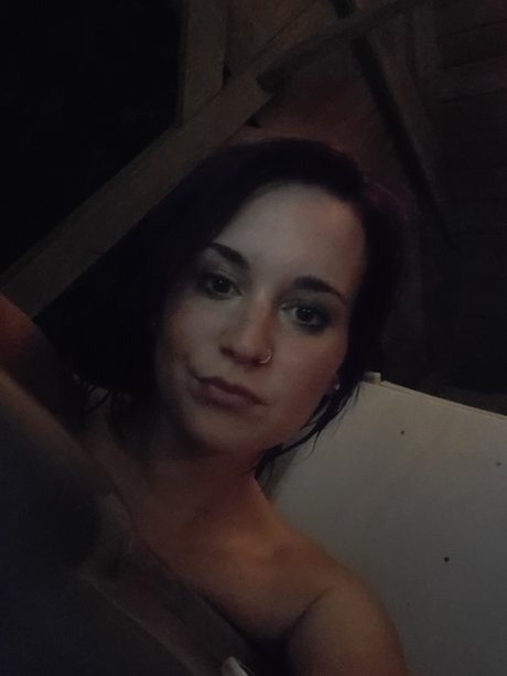 Foto desnuda filtrada de OnlyFans de Purple Hair Girl 