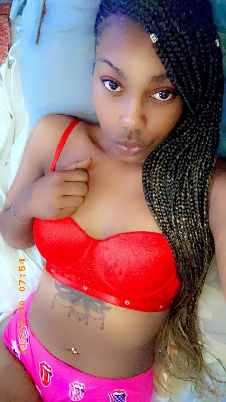 Nia Horton 