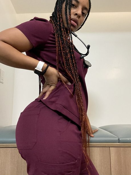 Foto desnuda filtrada de OnlyFans de Nursebooty