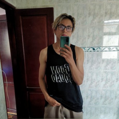 Foto desnuda filtrada de OnlyFans de Byron