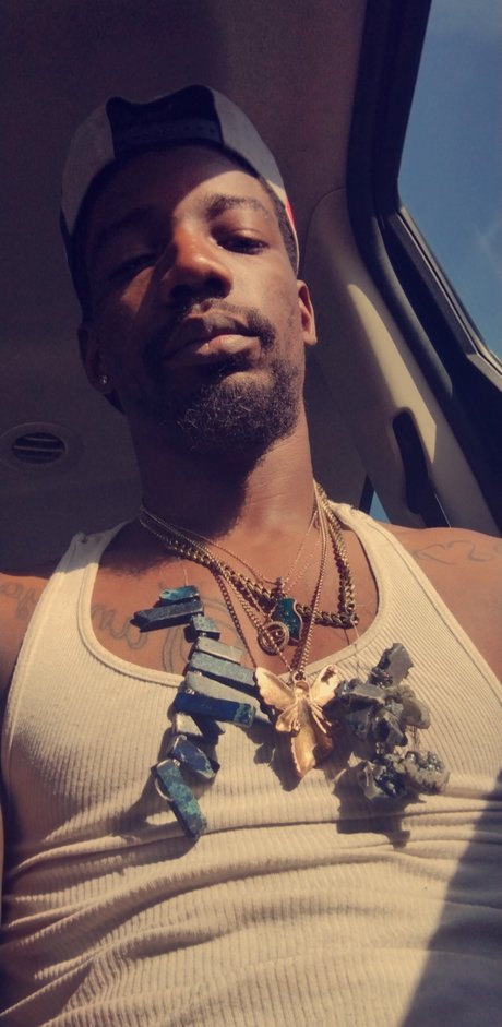 Foto desnuda filtrada de OnlyFans de Ace Longsnake