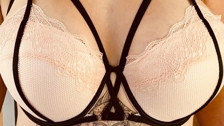 Foto desnuda filtrada de OnlyFans de Sweet Hunni 38gssss Of Fun 