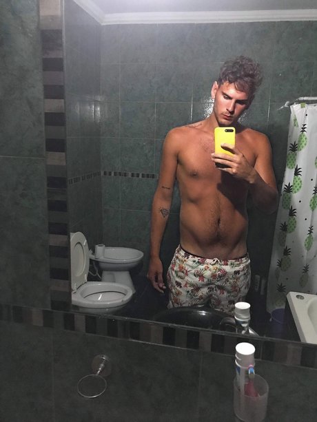 Foto desnuda filtrada de OnlyFans de Nahue Fernandez