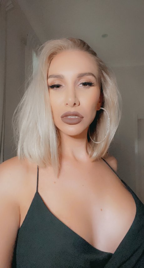 Foto desnuda filtrada de OnlyFans de Charli Grey