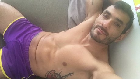 Foto desnuda filtrada de OnlyFans de Octavio