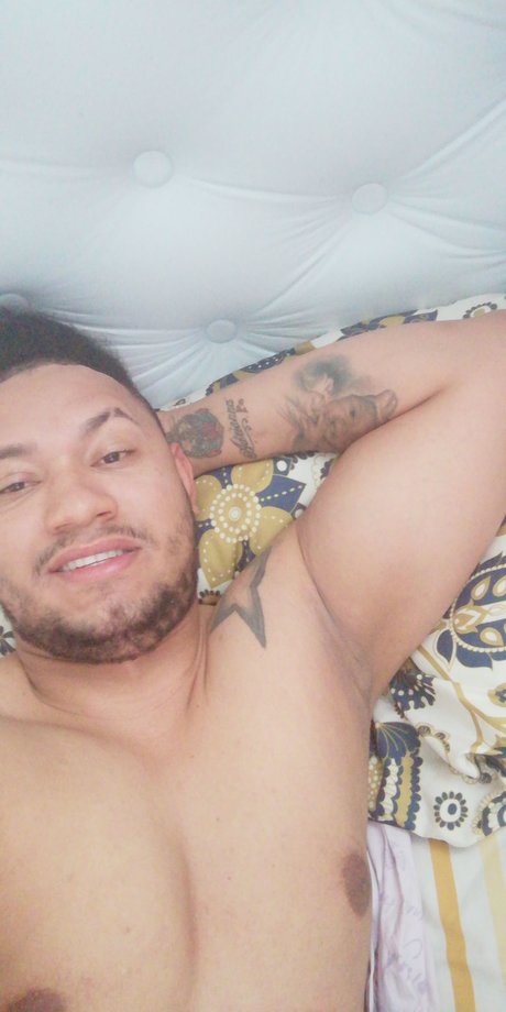 Foto desnuda filtrada de OnlyFans de Adrian
