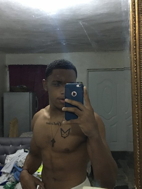 Foto desnuda filtrada de OnlyFans de Davel