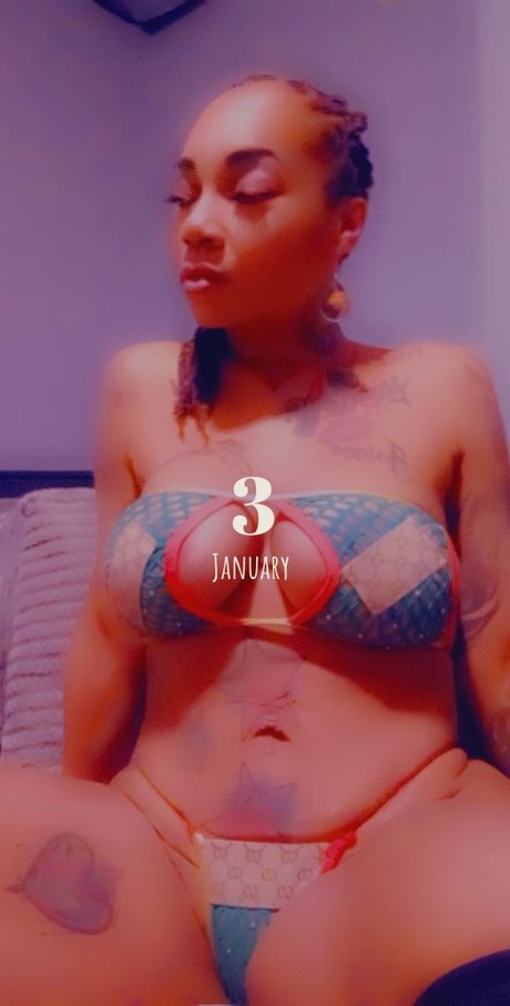 Foto desnuda filtrada de OnlyFans de Fendi Baddie