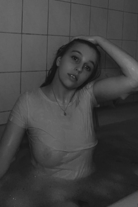 U189980474
