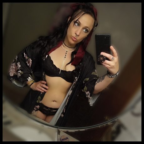 Foto desnuda filtrada de OnlyFans de Sahara Love