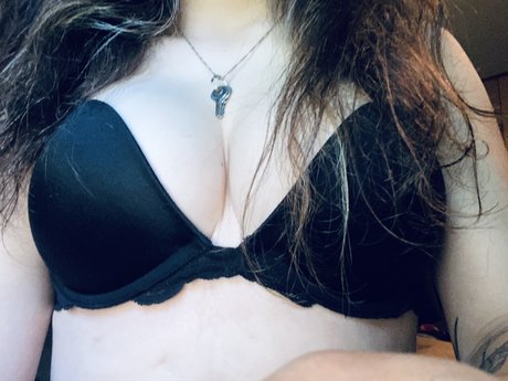 Foto desnuda filtrada de OnlyFans de Trinity