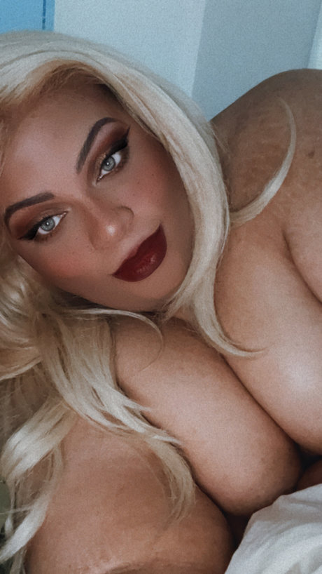 Foto desnuda filtrada de OnlyFans de Olivia