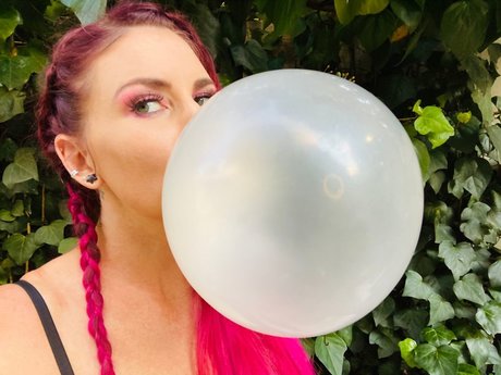 Foto desnuda filtrada de OnlyFans de Purplestorm Bubbles