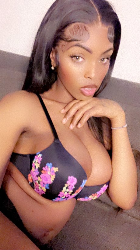 Foto desnuda filtrada de OnlyFans de Tiara Vixen