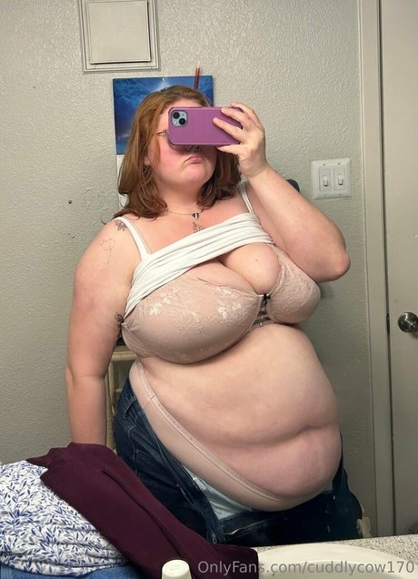 Foto desnuda filtrada de OnlyFans de Cuddlycow170