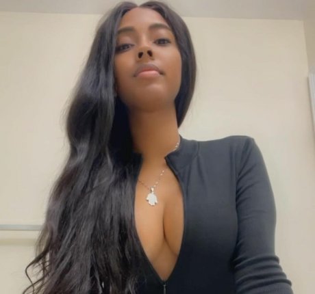 Foto desnuda filtrada de OnlyFans de Sasha Chevolleau
