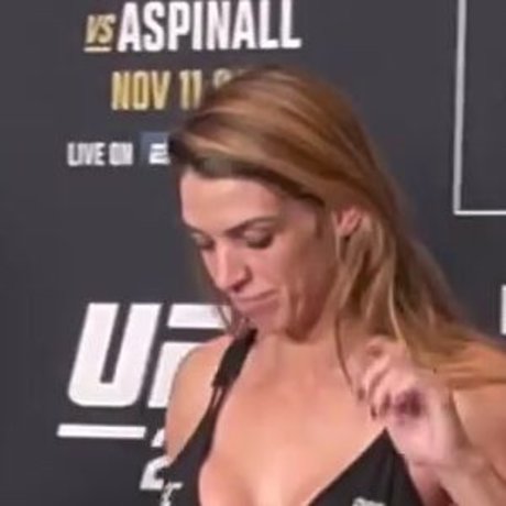 Foto desnuda filtrada de OnlyFans de Mackenzie Dern