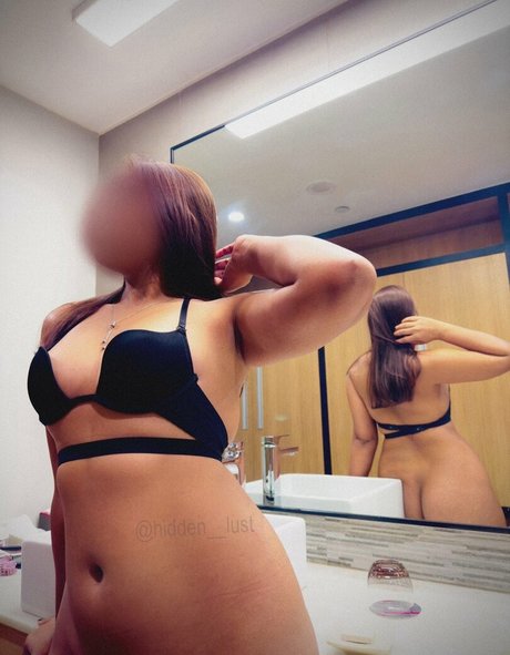 Foto desnuda filtrada de OnlyFans de Hidden Lust