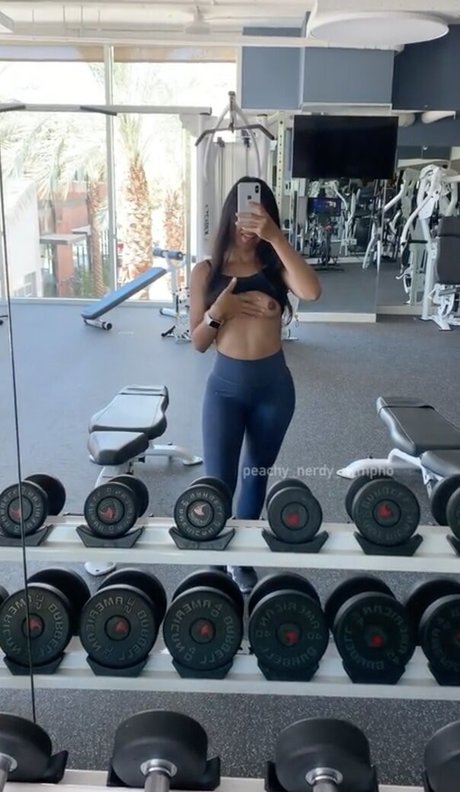 Foto desnuda filtrada de OnlyFans de Peachynerdynympho
