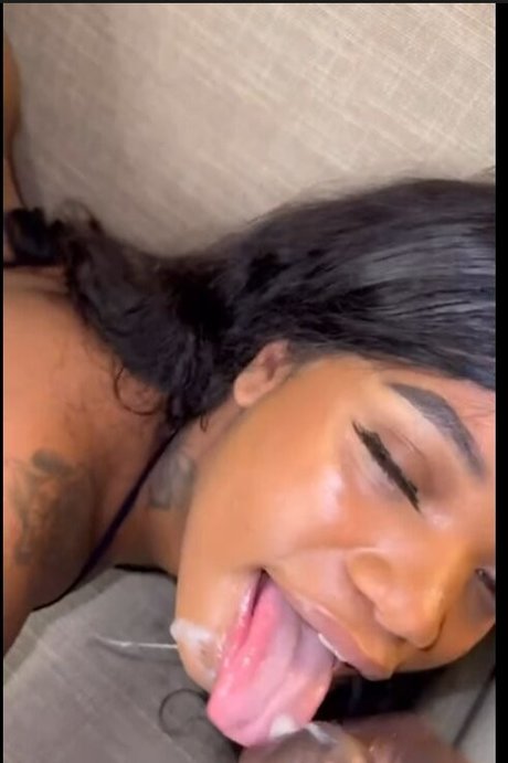 Foto desnuda filtrada de OnlyFans de Millidadonn