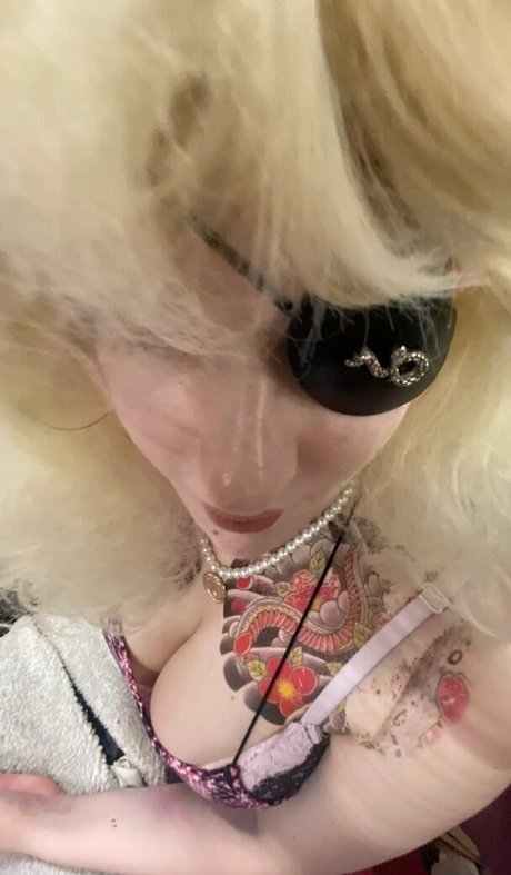 Foto desnuda filtrada de OnlyFans de Venomwifey