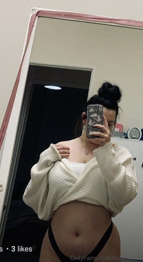 Foto desnuda filtrada de OnlyFans de Bustymills