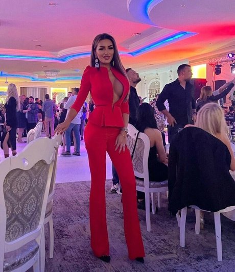 Foto desnuda filtrada de OnlyFans de Iulia Carmen