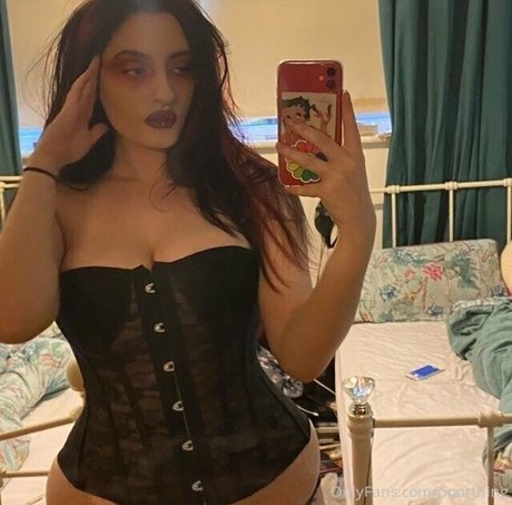 Foto desnuda filtrada de OnlyFans de Poorthing