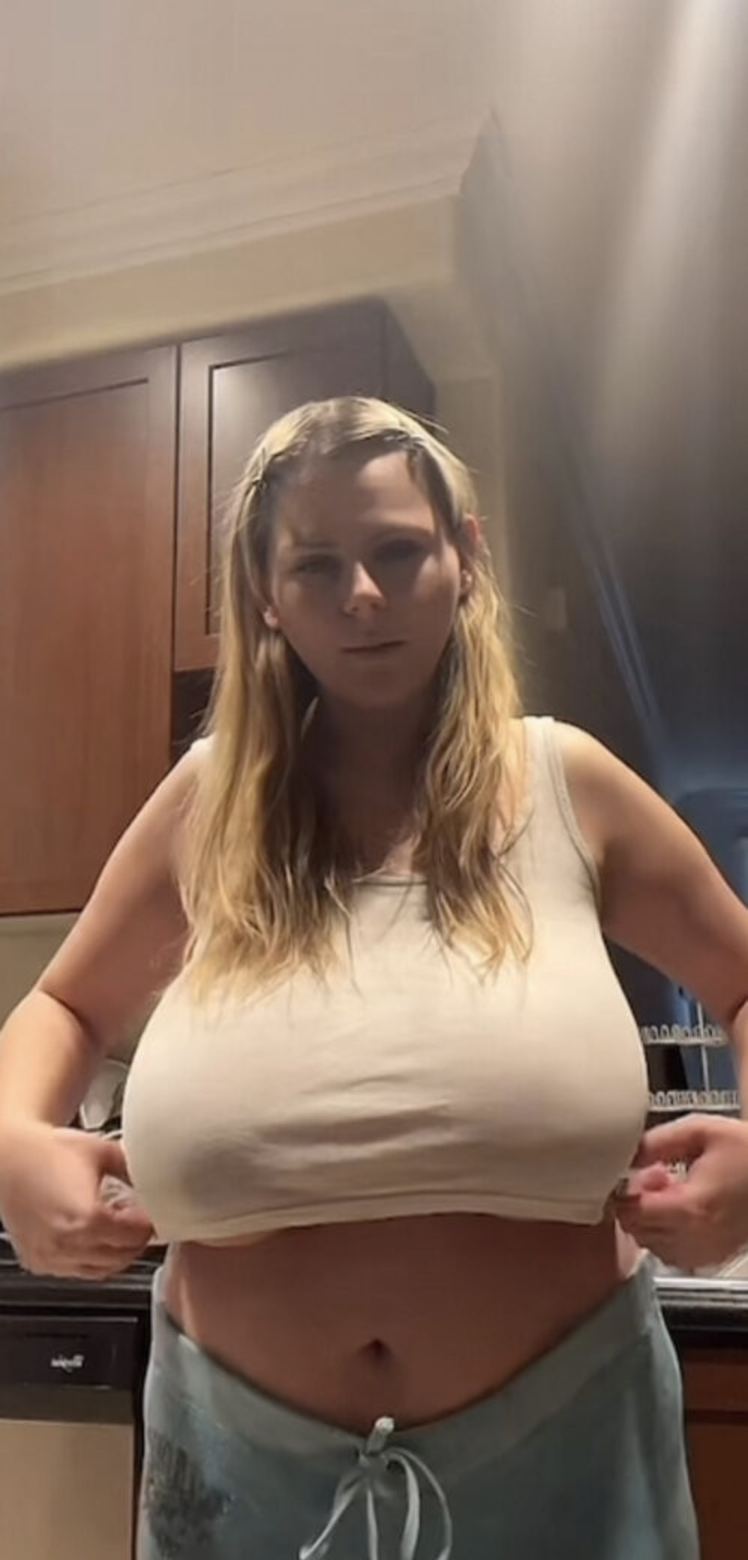 Foto desnuda filtrada de OnlyFans de Emspensiveemily #17 Foto desnuda filtrada de OnlyFans de Emspensiveemily #17