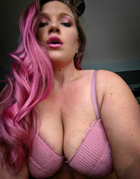 Foto desnuda filtrada de OnlyFans de Pinkcurvyblonde