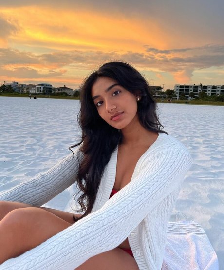 Foto desnuda filtrada de OnlyFans de Maya Mayanalluri