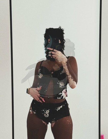 Foto desnuda filtrada de OnlyFans de Curiousiteaaa